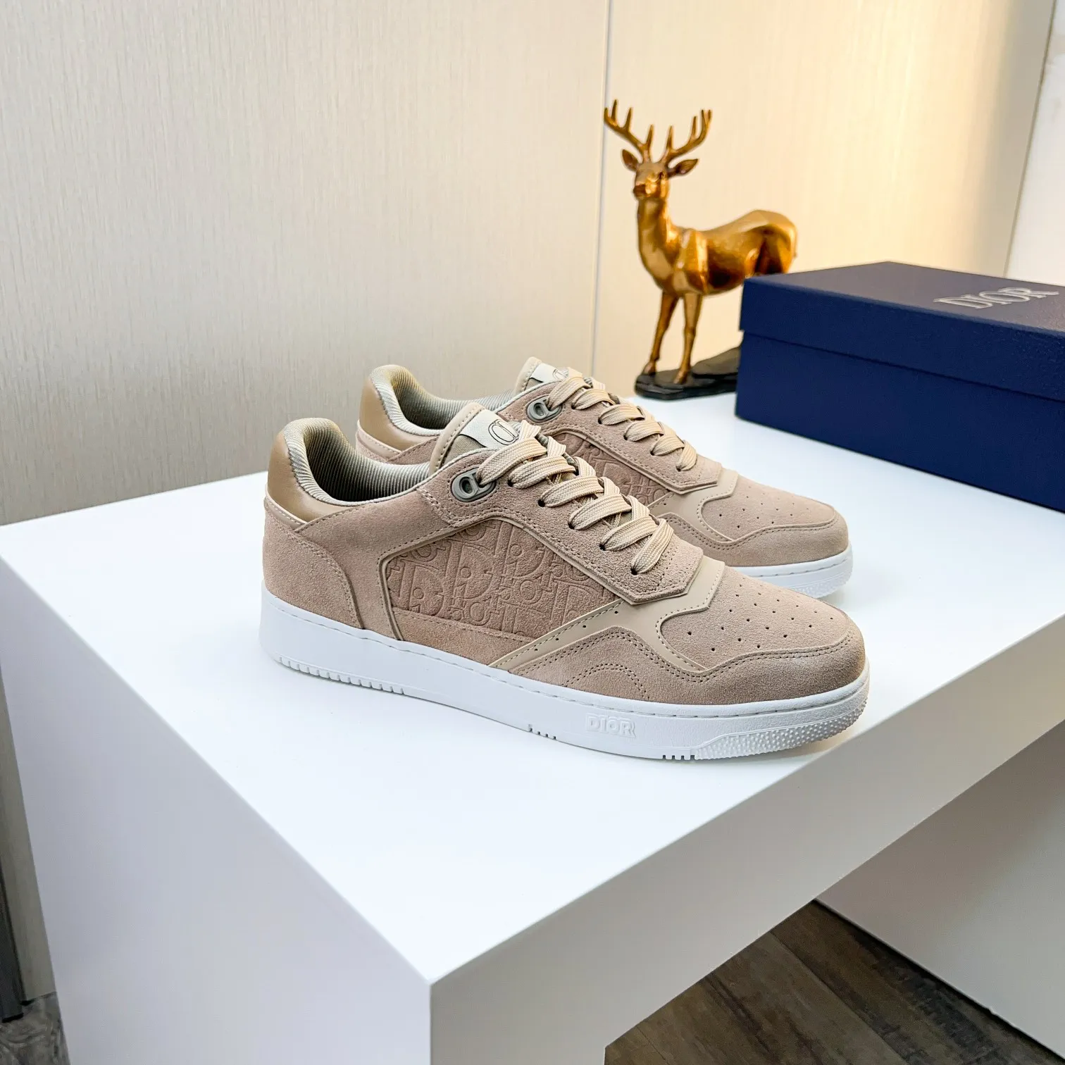 Men's Men's Shoes 💰400 [New] 🦩🦩Dior - Low-top sneakers 2025 spring men's collection new arrivals [Celebrate][Celebrate][Celebrate], reinterpret the basketball shoe design and become a classic Dior item [Strong][Strong][Strong], crafted in black and cream white smooth cowhide with beige suede, leather display on the side The CD logo, tongue, sole and back side are decorated with various distinctive details to enhance the style[666][666], while eyelet details, topstitching and rubber panels highlight the dynamic charm of its athletic style[strong][strong][strong]. It has a two-color rubber sole, which can be matched with various clothing to create a refined look. Size: 38 to 44 (45 can be customized